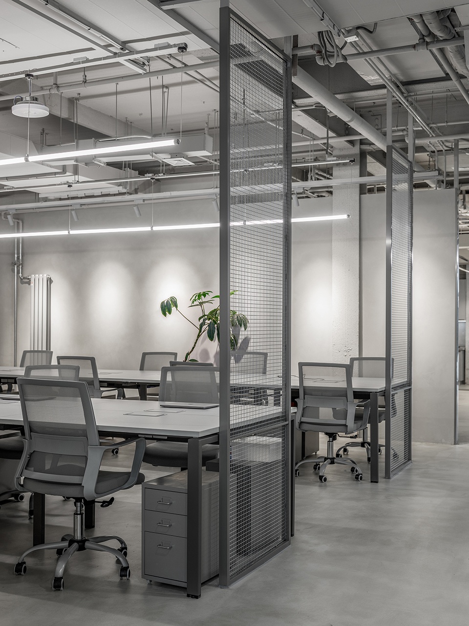 辦公室裝修設(shè)計(jì),粗狂的線(xiàn)條走進(jìn)工業(yè)之美！(圖2)