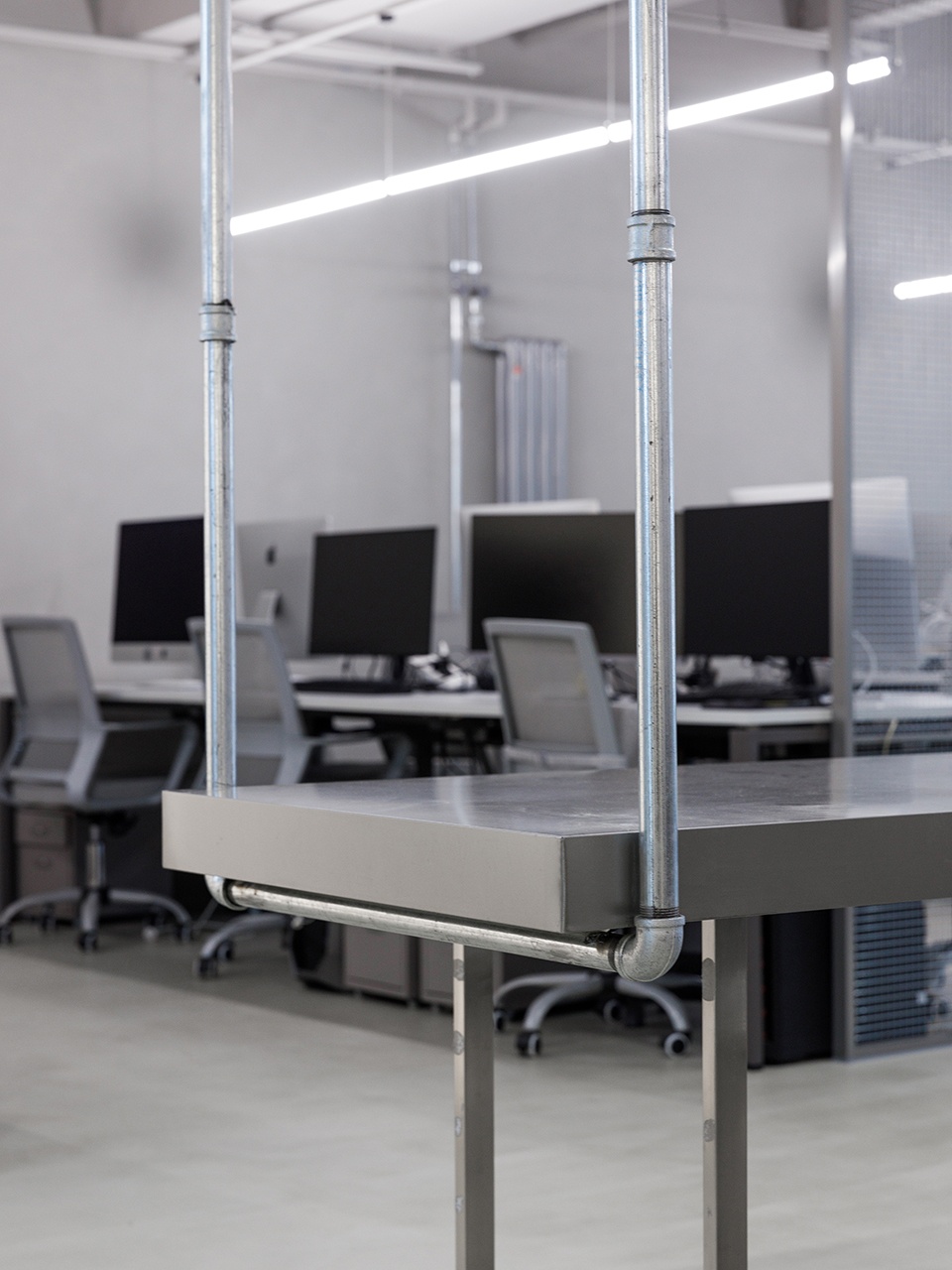 辦公室裝修設(shè)計(jì),粗狂的線(xiàn)條走進(jìn)工業(yè)之美！(圖3)